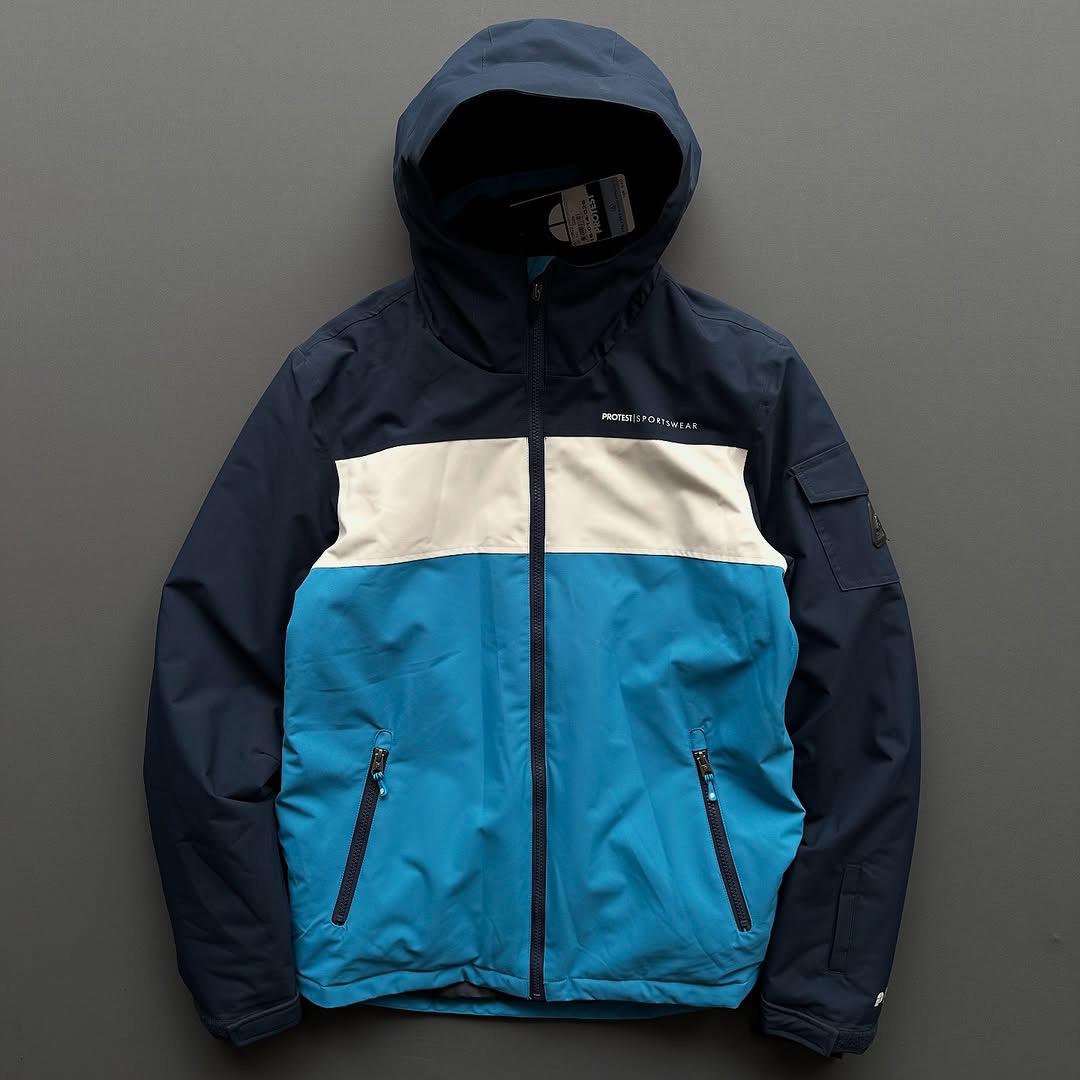 protest ski jacket blue (5) کاپشن اسکی ضدآب PROTEST – حرفهای، تنفسپذیر و مقاوم در برابر سرما
